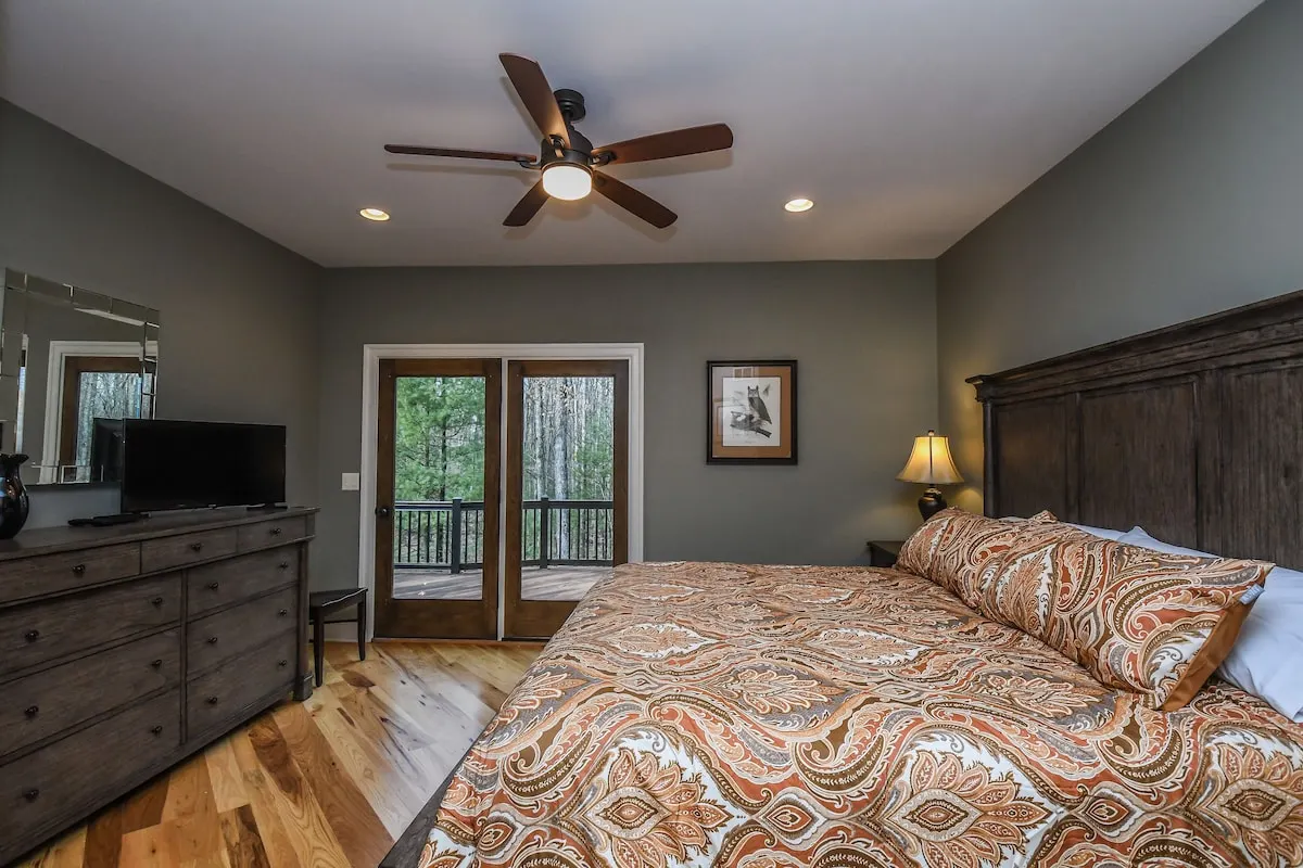 Primary suite bedroom with a king bed at Woodland Chalet
