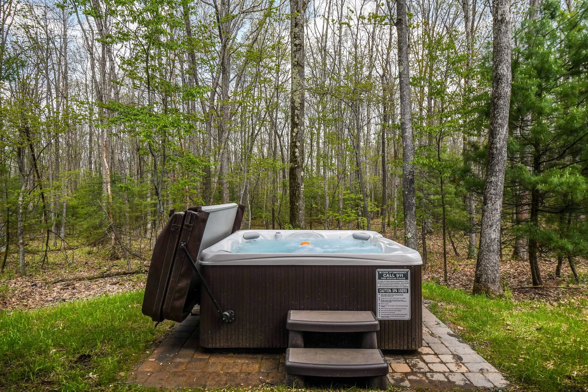 The open-air hot tub at Woodland Chalet at the edge of the woods